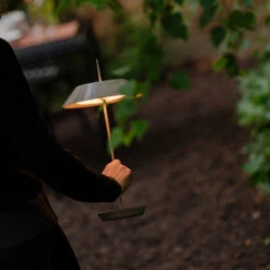 Vibia Mayfair Mini LED-Tischleuchte, Akku, Grün 13 Vibia Mayfair Mini LED-Tischleuchte, Akku, Grün -Eleganter Beleuchtungsladen 10000837 3