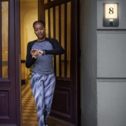 LEDVANCE SMART+ WiFi Entrance Number Camera Wand -Eleganter Beleuchtungsladen 10004744 2