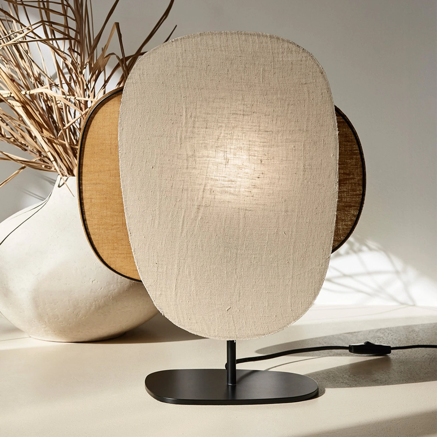 MARKET SET Screen 70's Tischlampe Leinen Höhe 48cm 3 MARKET SET Screen 70's Tischlampe Leinen Höhe 48cm