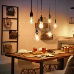 Philips Hue White E27 7W ST64 Filament 2.100K -Eleganter Beleuchtungsladen 10011449 4