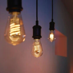 Philips Hue White E27 7W ST64 Filament 2.100K -Eleganter Beleuchtungsladen 10011449 6