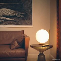 FLOS IC T2 Tischleuchte, Messing Gebürstet -Eleganter Beleuchtungsladen 3510296 3