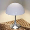 Louis Poulsen Panthella 320 Tischlampe Opal/chrom -Eleganter Beleuchtungsladen 6090467