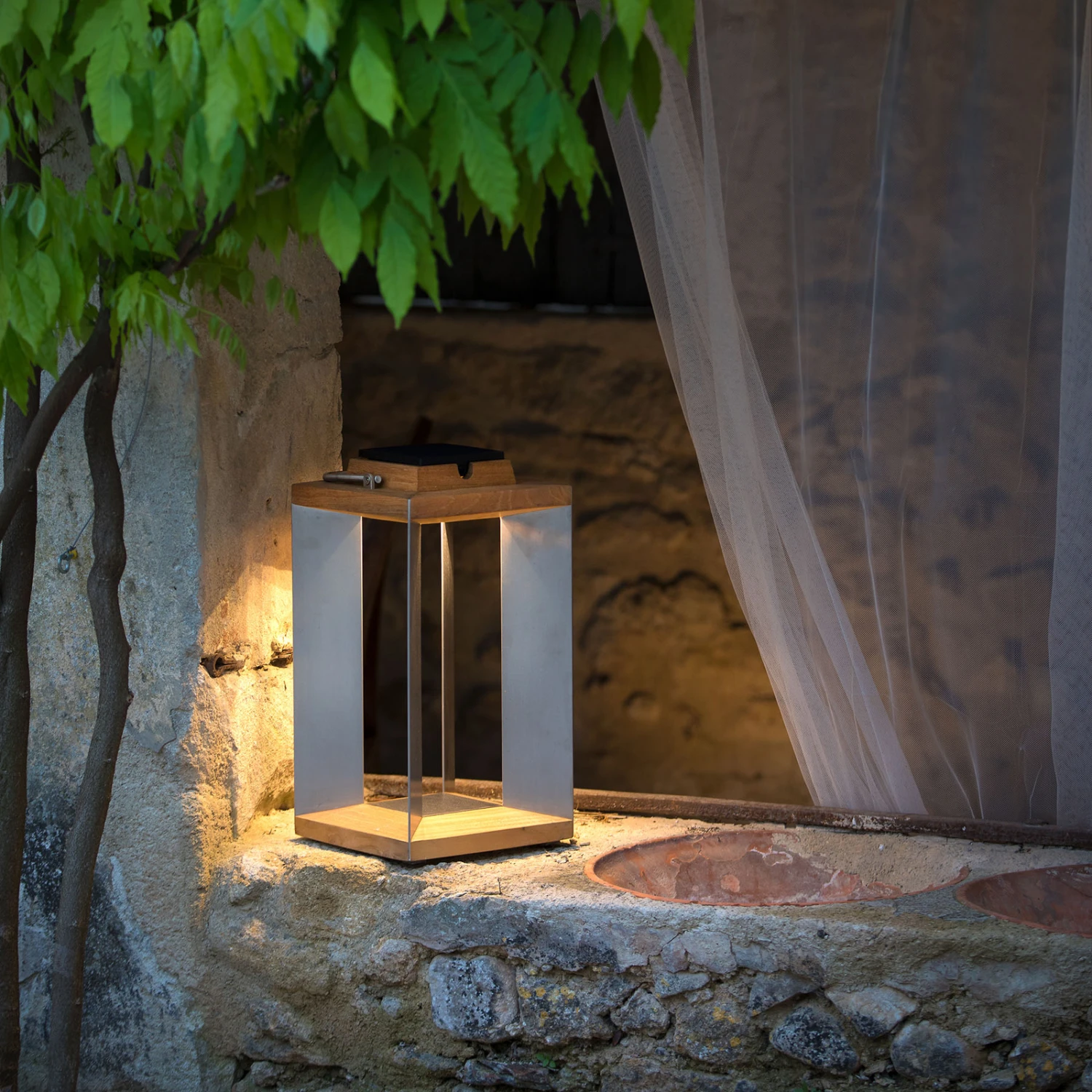 LED-Solarlaterne Teckinox, Teak/Stahl, 45,5cm 7 LED-Solarlaterne Teckinox, Teak/Stahl, 45,5cm – Bild 5