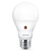 Philips E27 LED-Lampe Tag/Nacht-Sensor 7,5W 2.700K -Eleganter Beleuchtungsladen 7532200