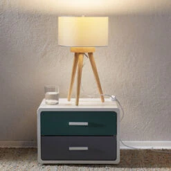 Holz-Tischleuchte Charlia Mit Weißem Stoffschirm -Eleganter Beleuchtungsladen 9621007 1