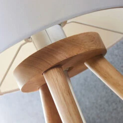 Holz-Tischleuchte Charlia Mit Weißem Stoffschirm -Eleganter Beleuchtungsladen 9621007 4