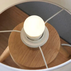 Holz-Tischleuchte Charlia Mit Weißem Stoffschirm -Eleganter Beleuchtungsladen 9621007 6