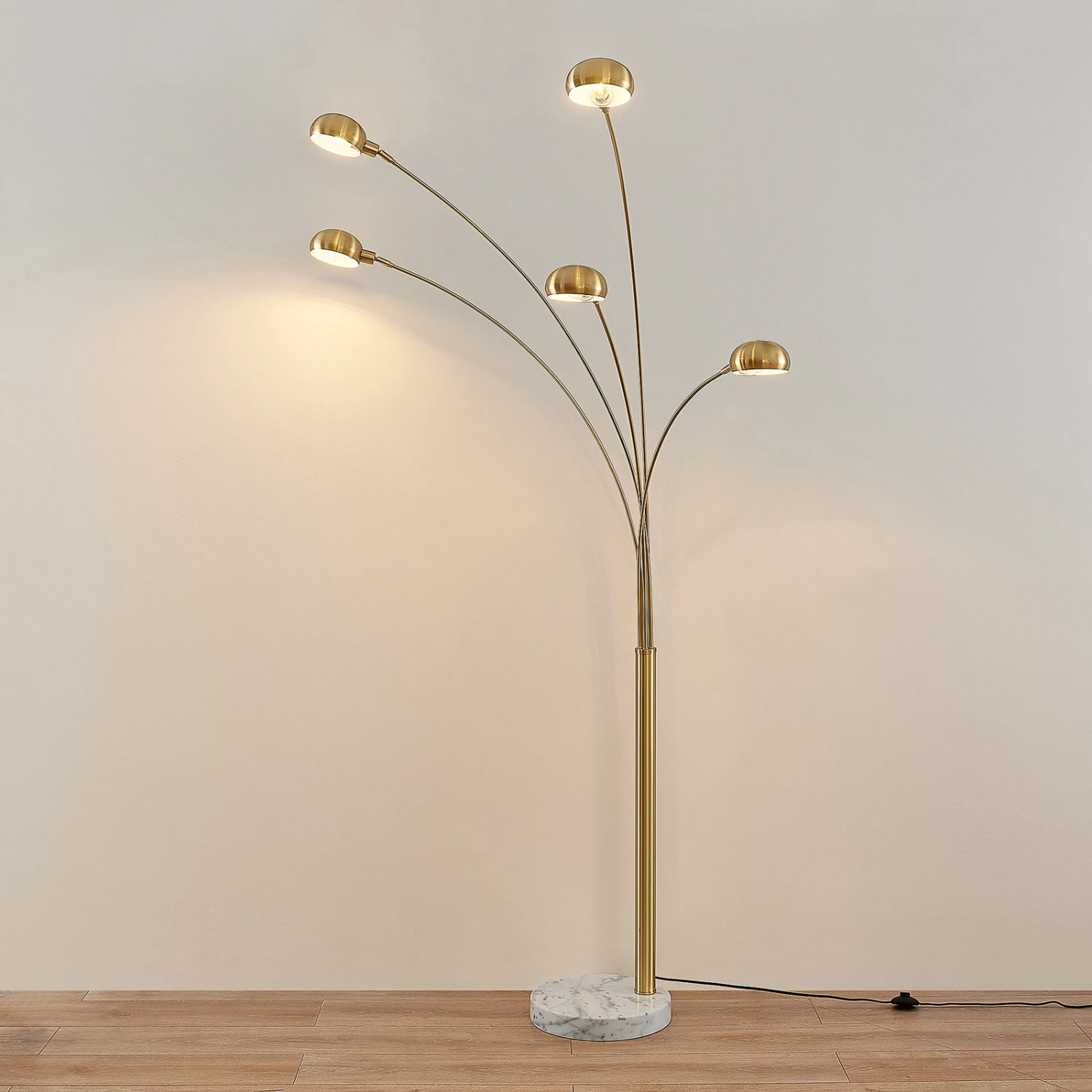 Lindby Sarinio Stehleuchte Mit Marmorfuß, Messing 5 Lindby Sarinio Stehleuchte Mit Marmorfuß, Messing – Bild 3