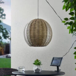 Lindby Catrica LED-Solar-Pendellampe, Rattanoptik -Eleganter Beleuchtungsladen 9945522 1