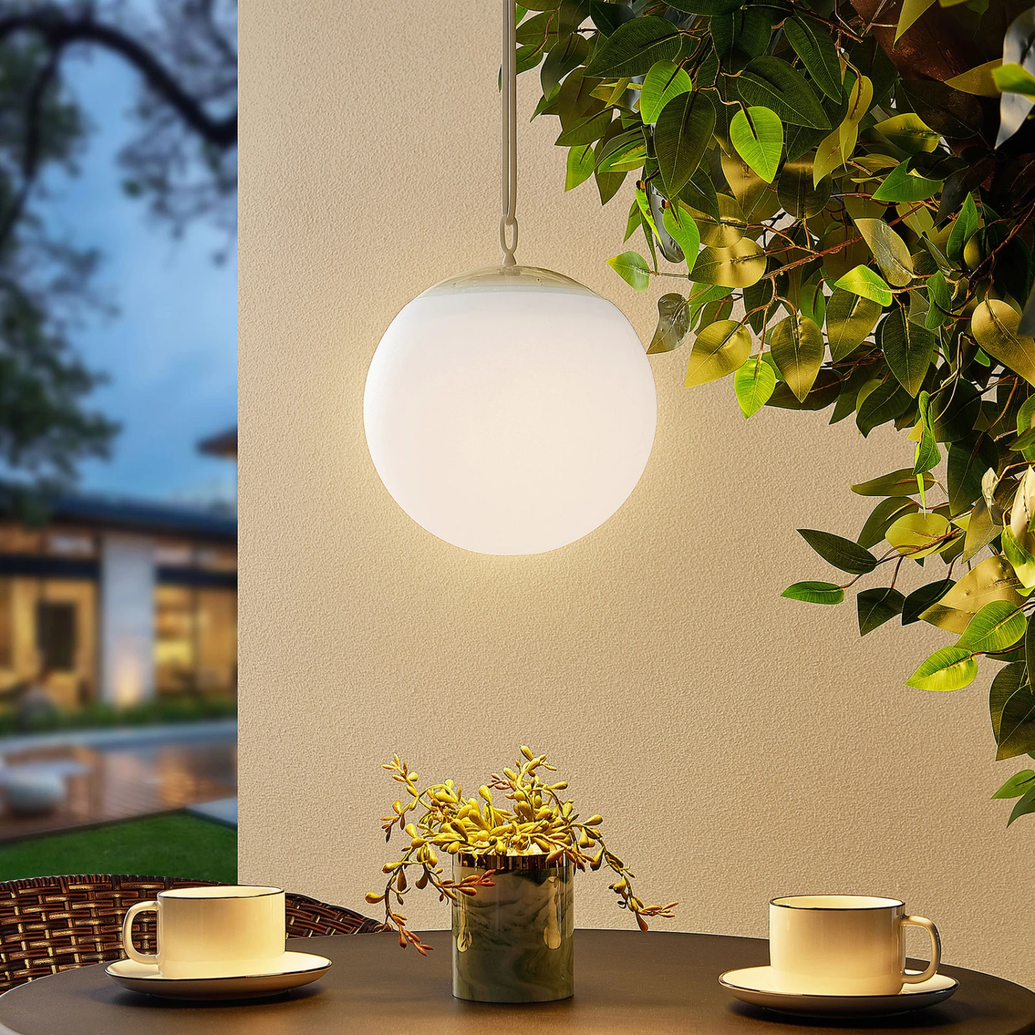 Lindby Dieka LED-Solar-Hängelampe, Kugel, RGBW 5 Lindby Dieka LED-Solar-Hängelampe, Kugel, RGBW – Bild 3