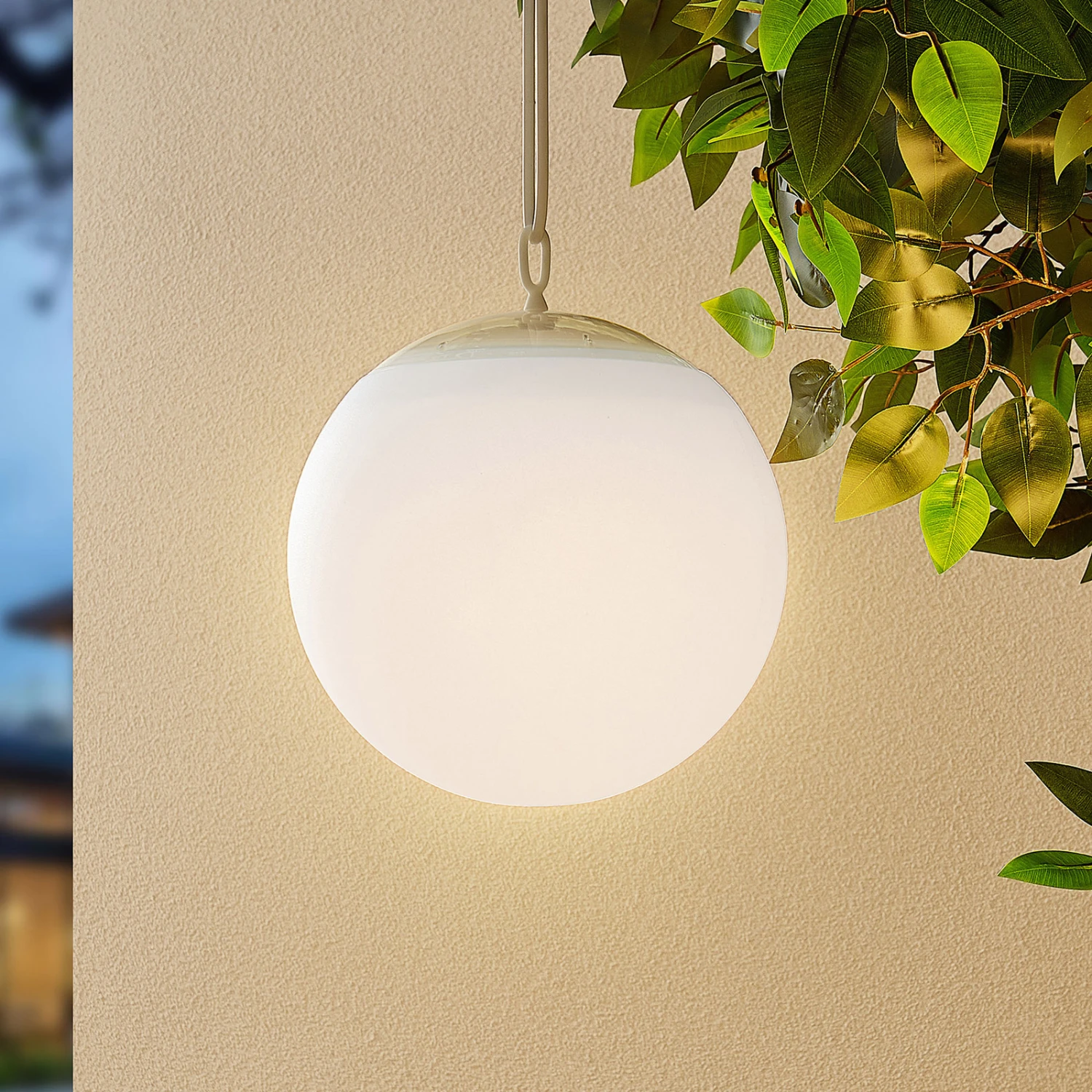 Lindby Dieka LED-Solar-Hängelampe, Kugel, RGBW 6 Lindby Dieka LED-Solar-Hängelampe, Kugel, RGBW – Bild 4